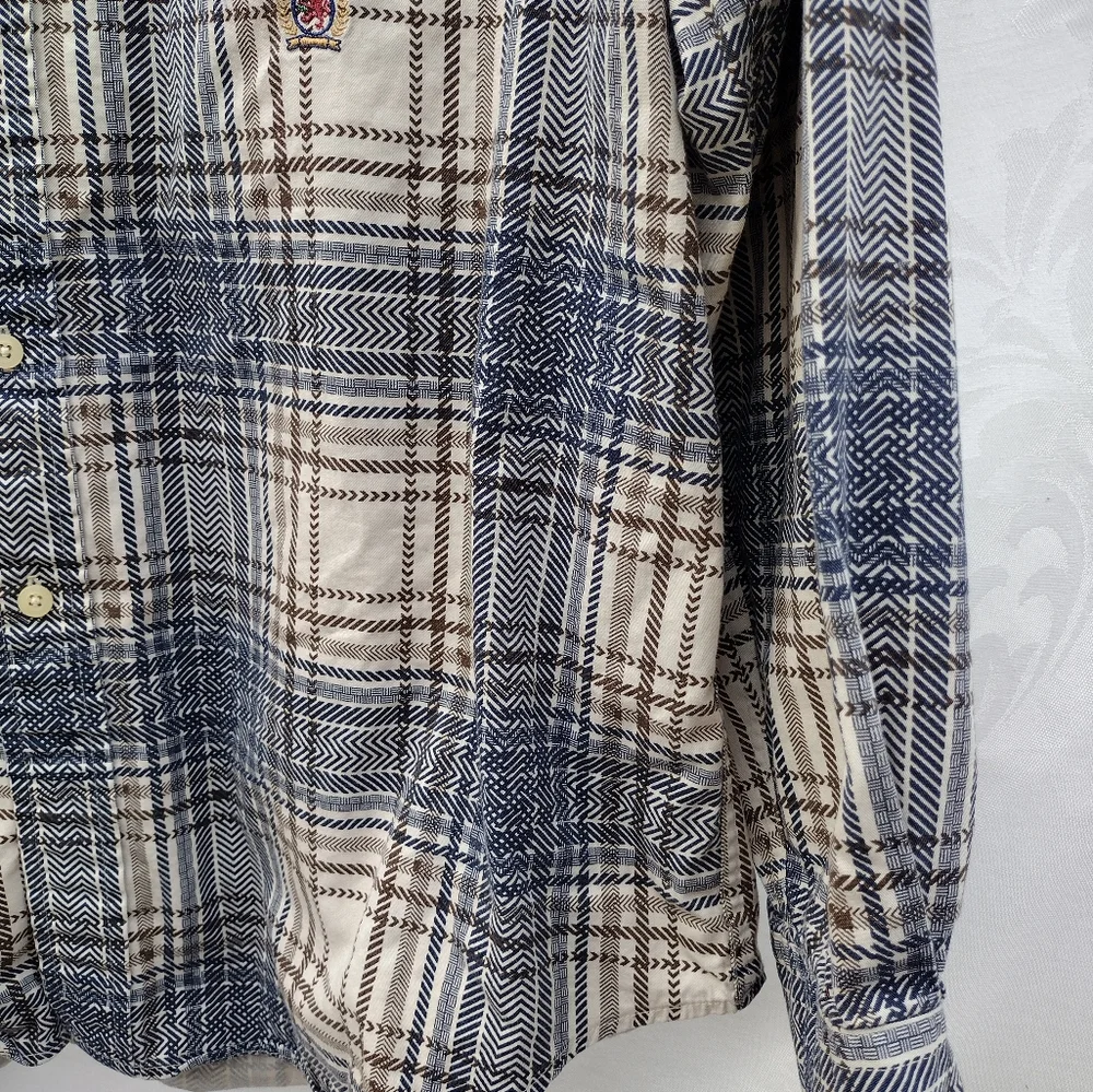 Button down - Picture 3 of 7